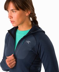 konseal-hoody-women-s-black-sapphire-pocket-chest.jpg